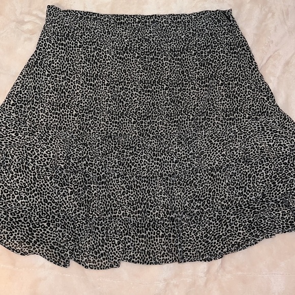 Michael Kors midi leopard print skirt size medium - Picture 2 of 3